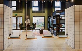Fully Equipped Modern Studios In Glasgow West End For Students Only